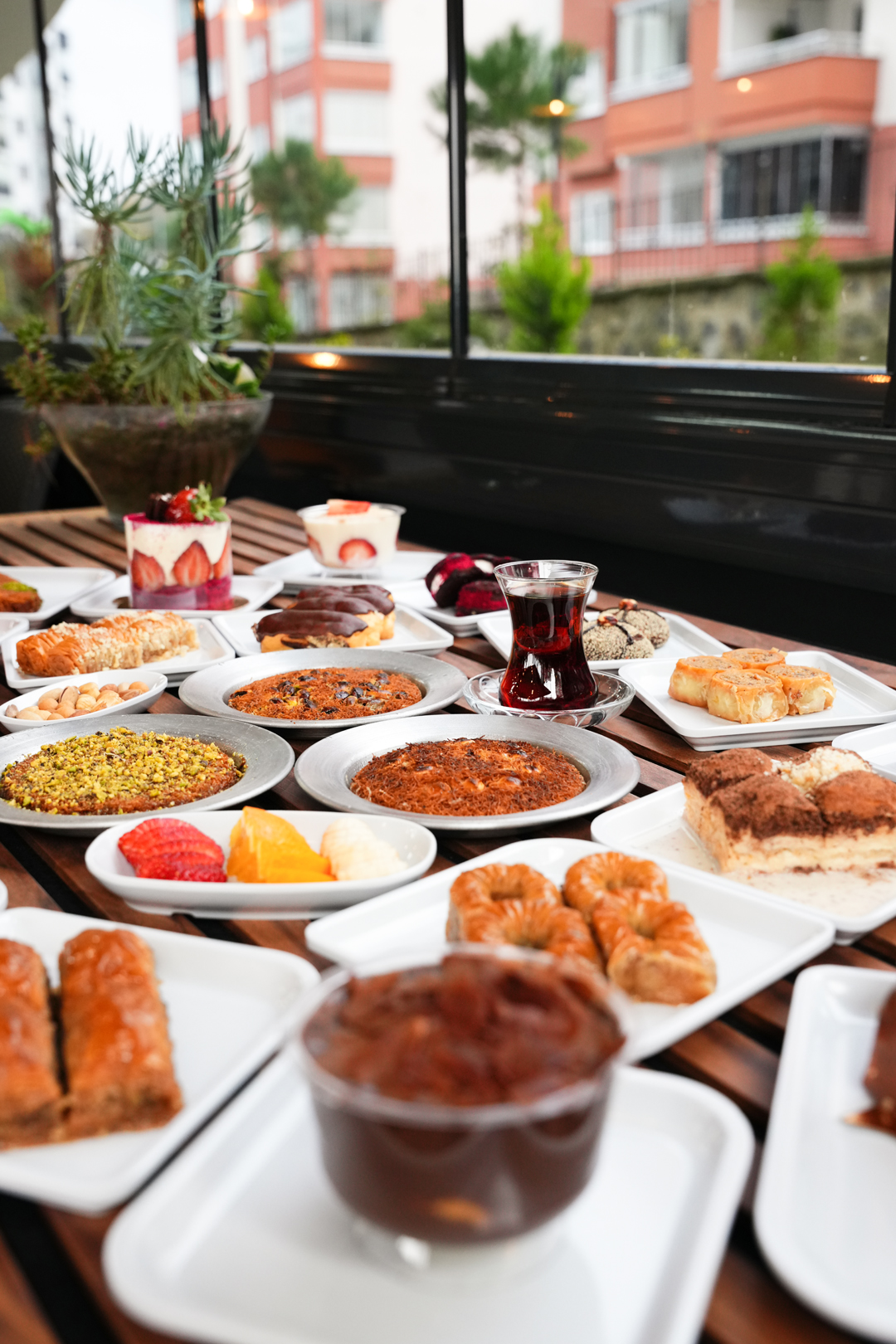 ÇİLEKLİ DONDURMA